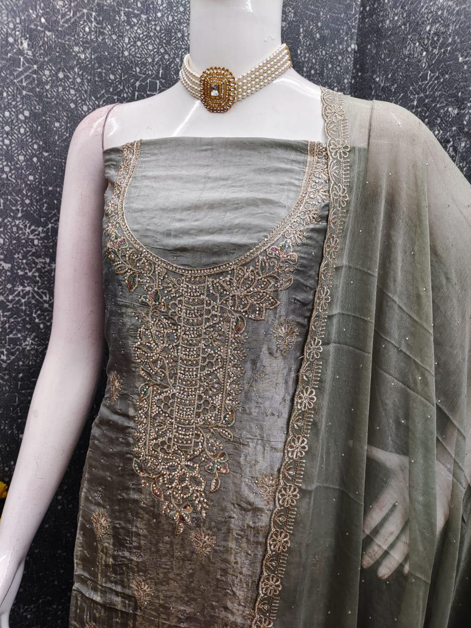 Suit salwar ( unstitched/ semi-stitched )&nbsp;